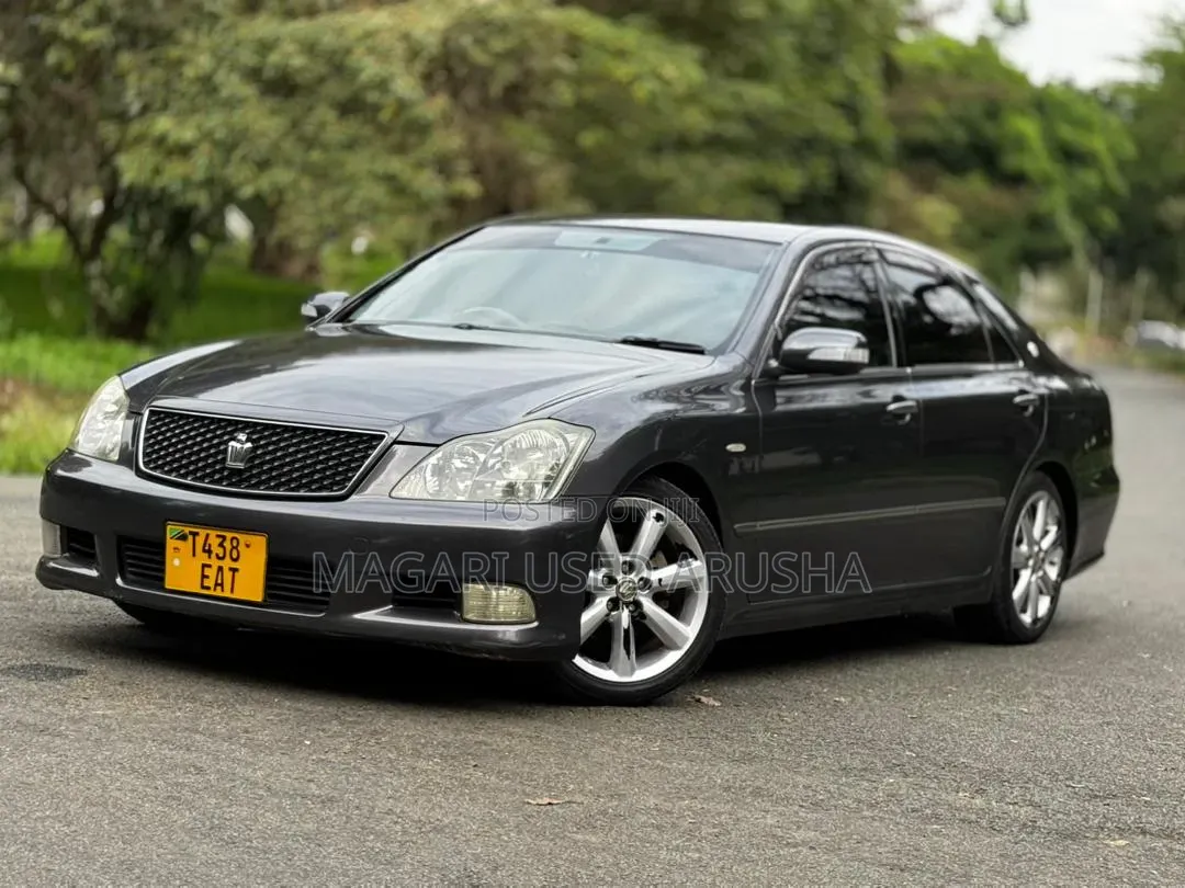 Toyota Crown 2006 Gray
