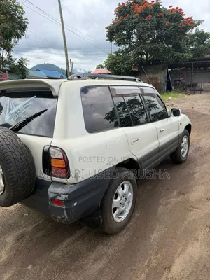 Toyota RAV4 1999 White