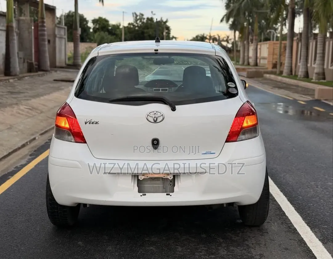 Toyota Vitz 2010 Burgundy