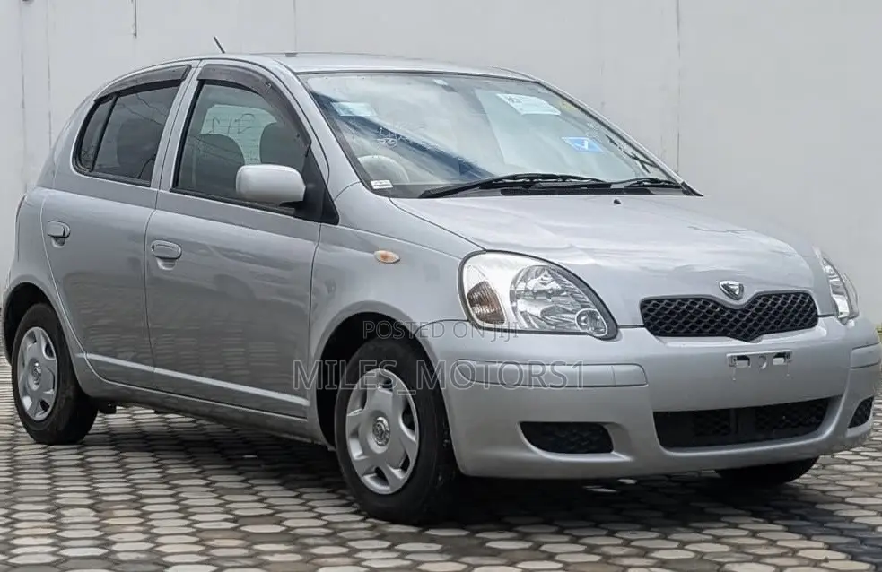 Toyota Vitz 2002 Silver