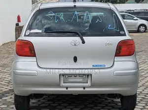 Toyota Vitz 2002 Silver