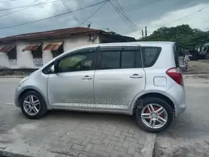 Toyota Ractis 2007 Silver