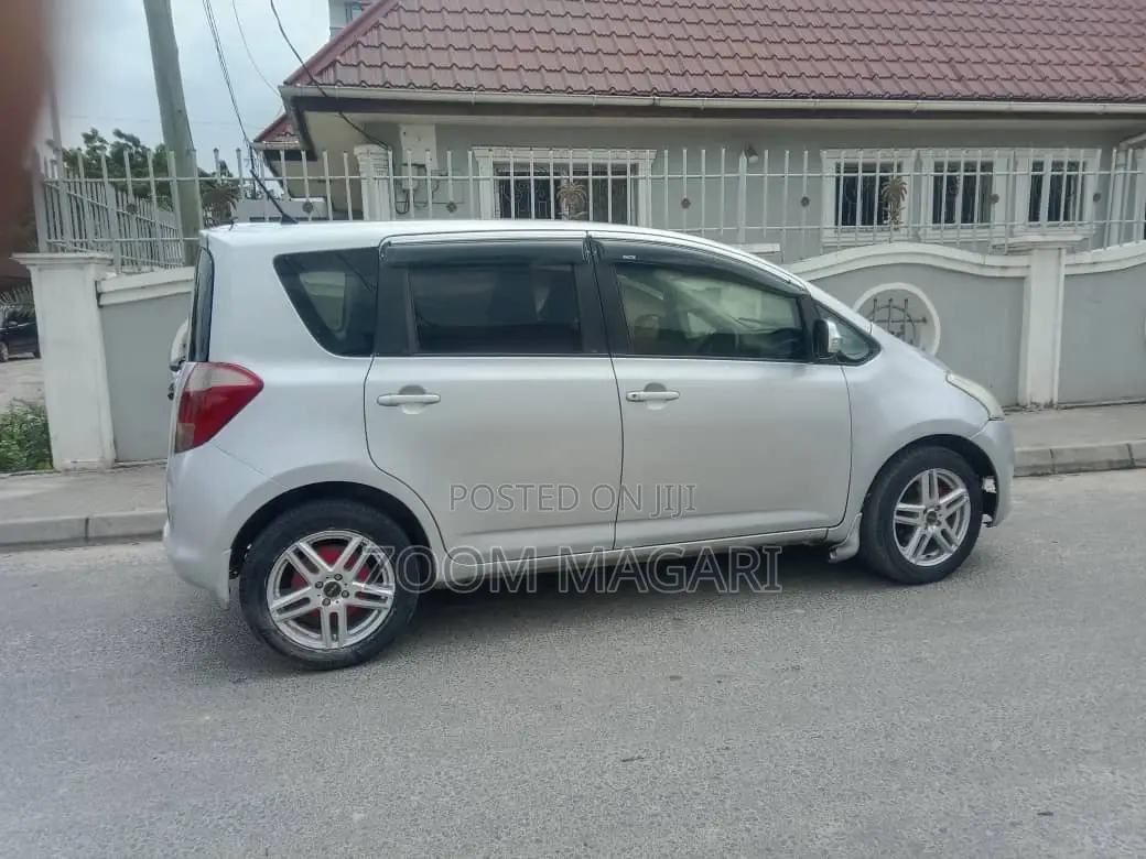 Toyota Ractis 2007 Silver