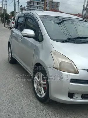 Toyota Ractis 2007 Silver