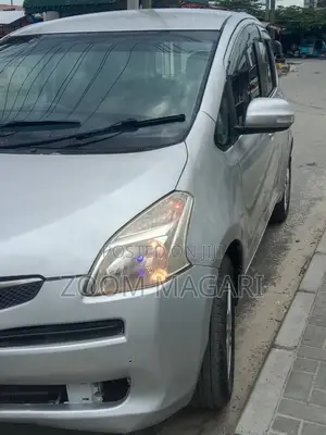 Toyota Ractis 2007 Silver