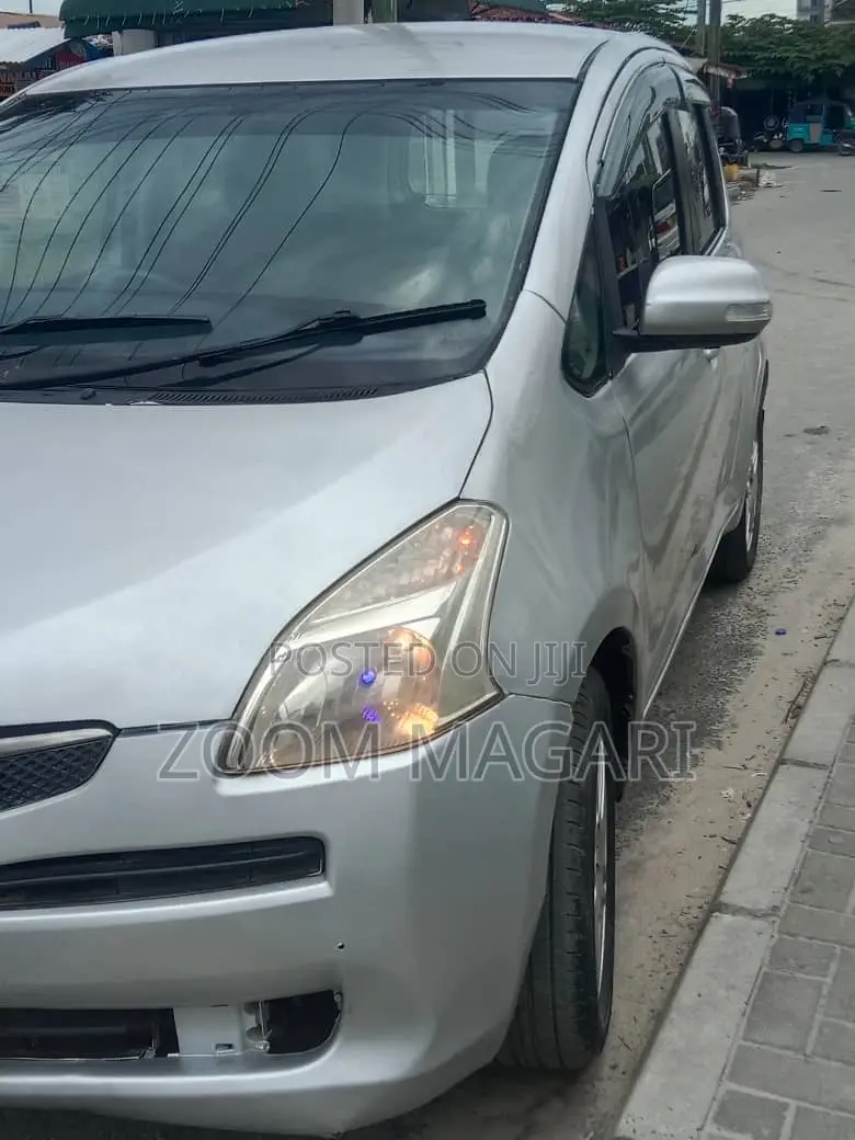 Toyota Ractis 2007 Silver