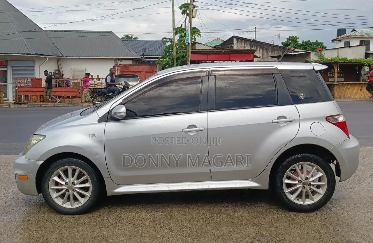 Toyota IST 2006 Silver