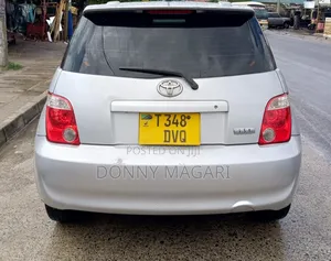 Toyota IST 2006 Silver