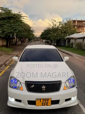 Toyota Crown Royale 2005 Pearl