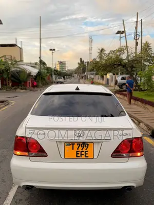 Toyota Crown Royale 2005 Pearl