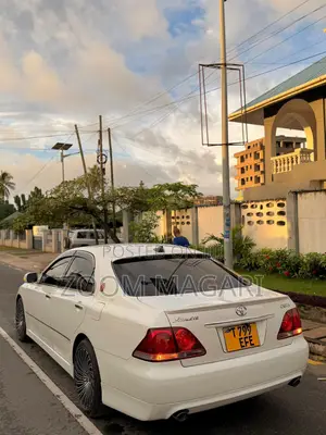 Toyota Crown Royale 2005 Pearl