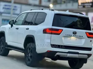 Toyota Land Cruiser 2024 Pearl