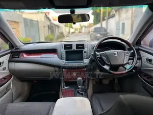 Toyota Crown 2009 Silver