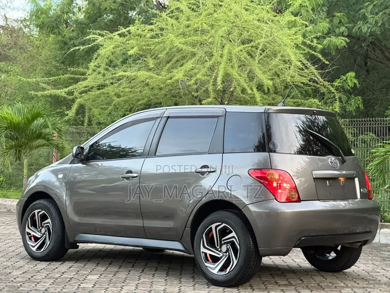 Toyota IST 2005 Gray
