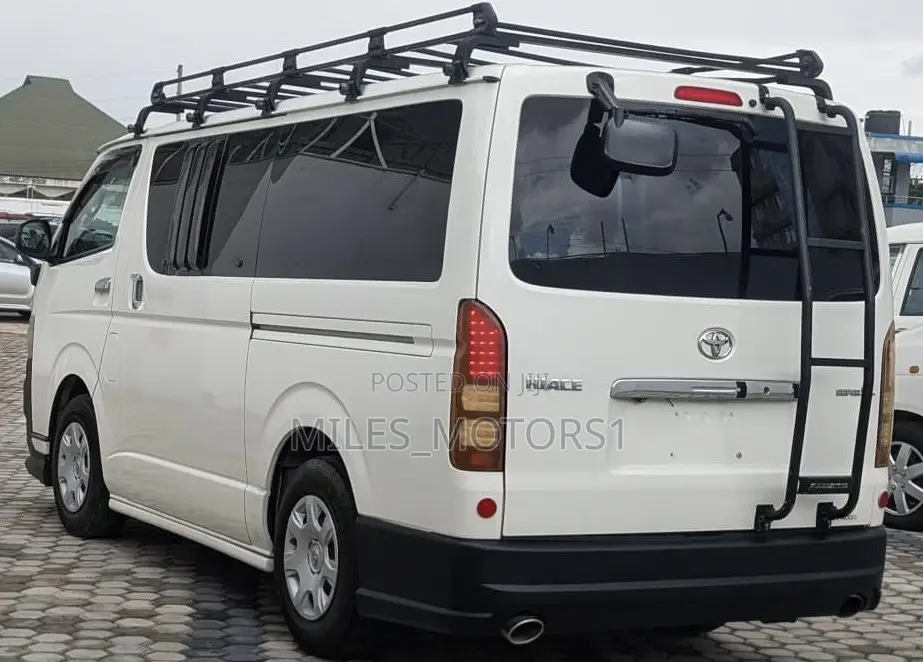Toyota Quantum 2006 White