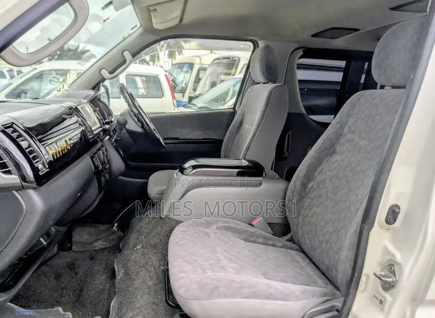 Toyota Quantum 2006 White