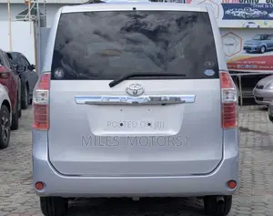 Toyota Noah 2009