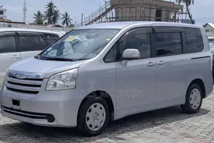 Toyota Noah 2009