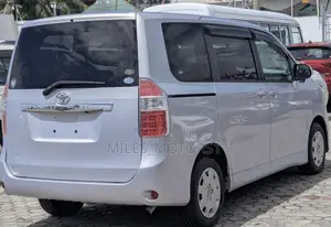 Toyota Noah 2009
