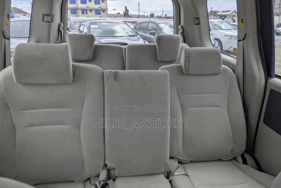 Toyota Noah 2009