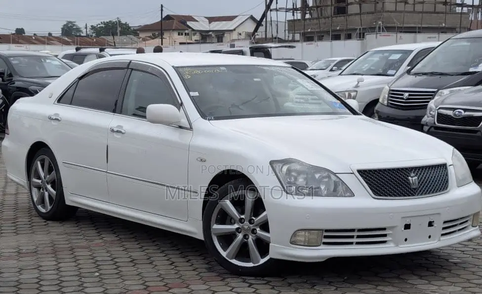 Toyota Crown 2004 White