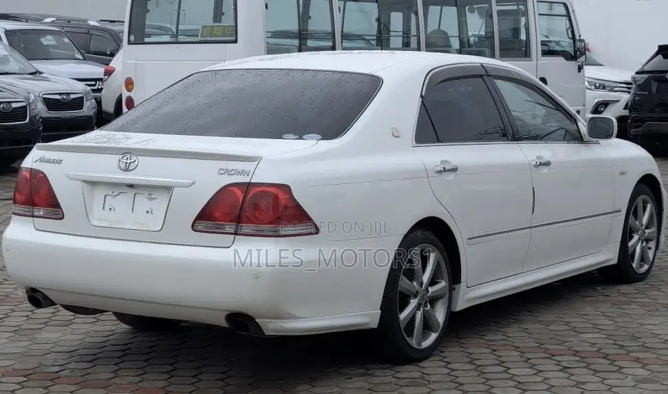 Toyota Crown 2004 White