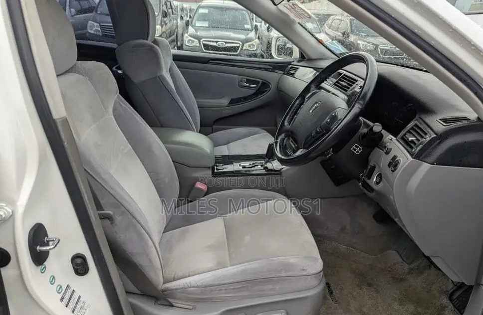 Toyota Crown 2004 White