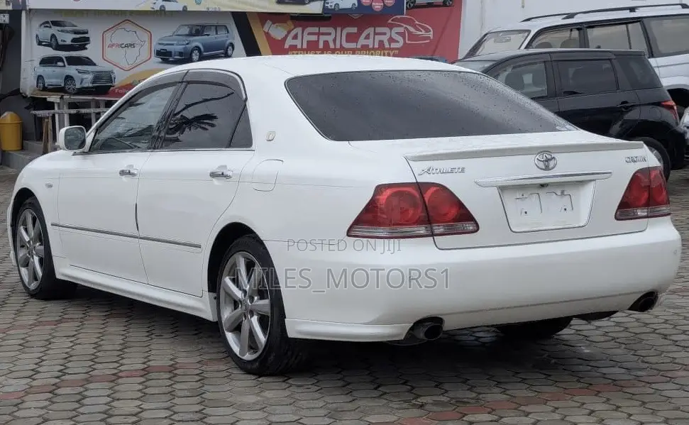 Toyota Crown 2004 White