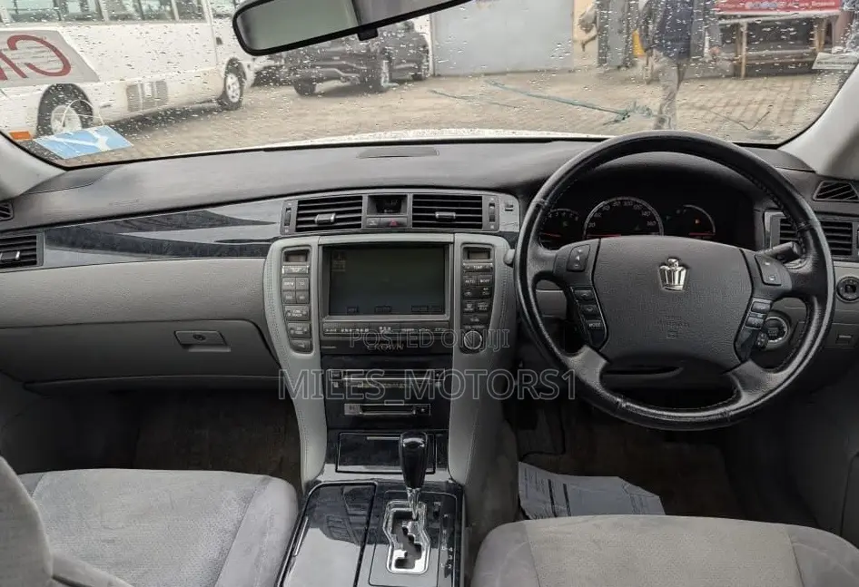 Toyota Crown 2004 White
