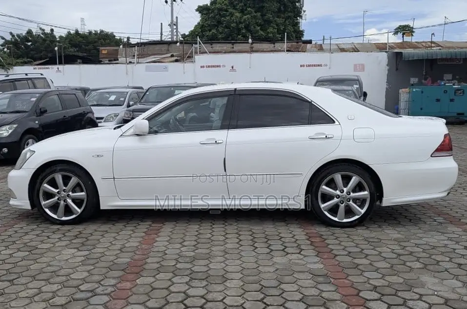 Toyota Crown 2004 White