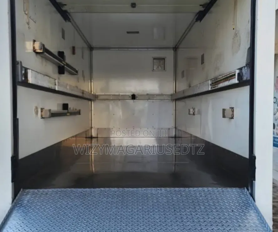 Mitsubishi Canter Box Body