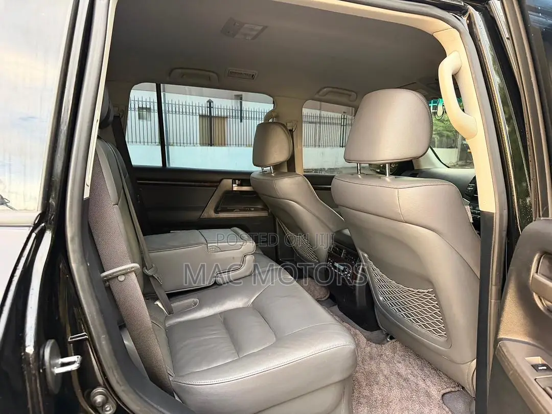 Toyota Land Cruiser 2010 Black