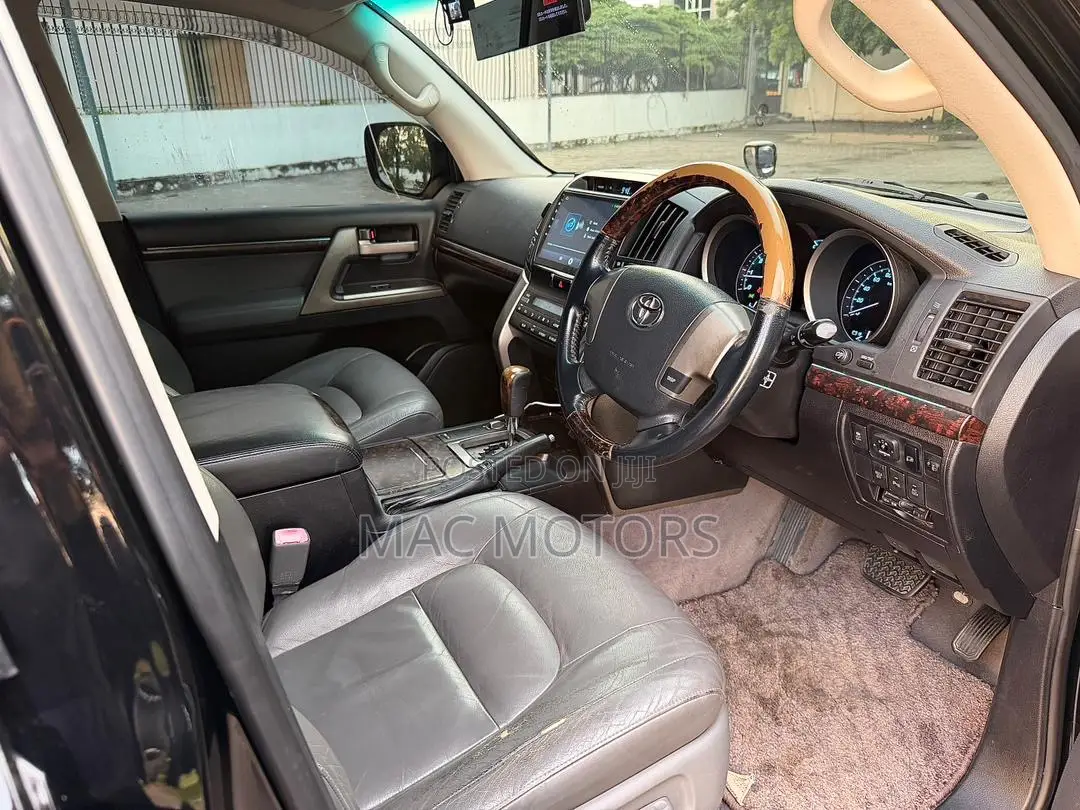 Toyota Land Cruiser 2010 Black