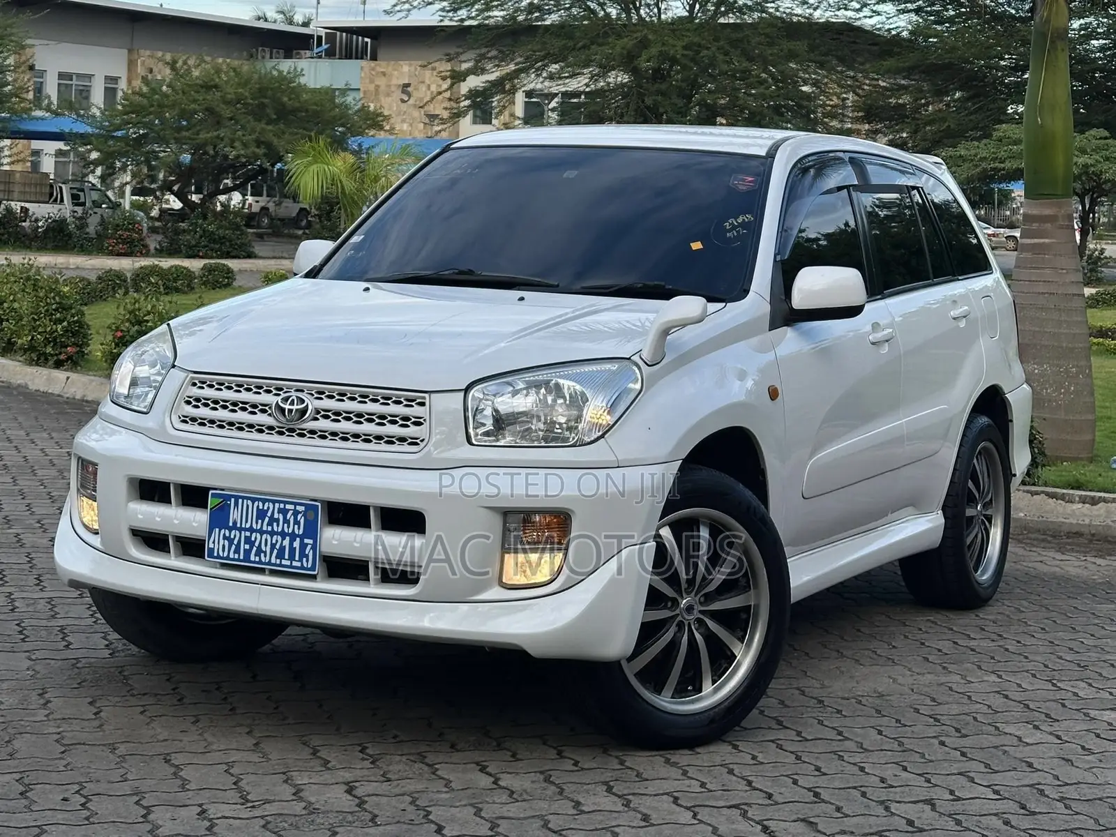 Toyota RAV4 Automatic 2003 White