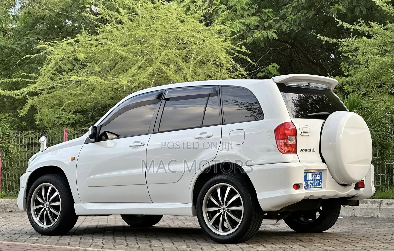 Toyota RAV4 Automatic 2003 White