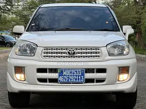 Toyota RAV4 Automatic 2003 White