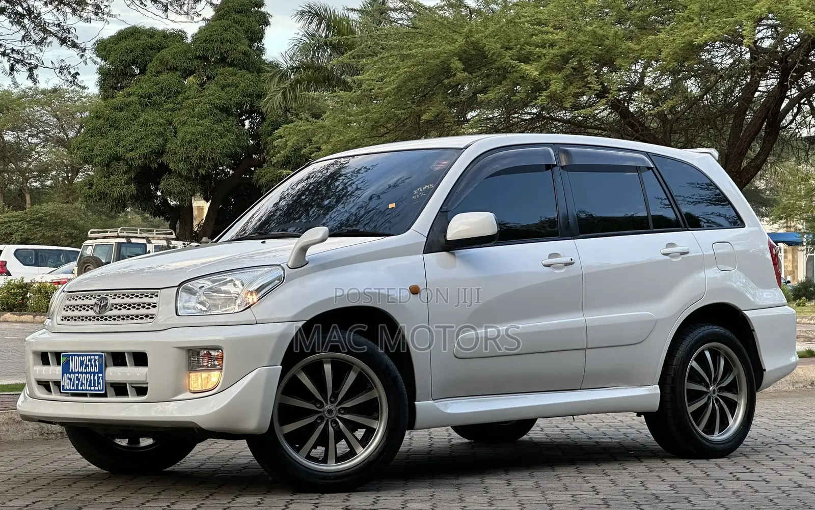 Toyota RAV4 Automatic 2003 White