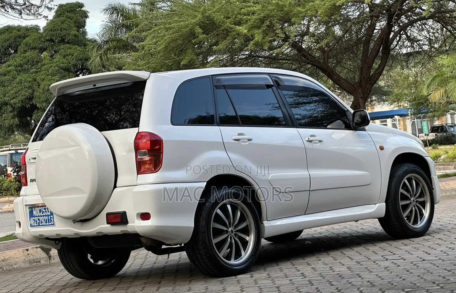 Toyota RAV4 Automatic 2003 White
