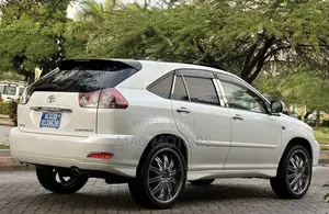 Toyota Harrier 2006 White