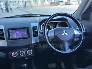 Mitsubishi Outlander 2009 White