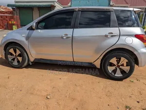 Toyota IST 2003 Silver