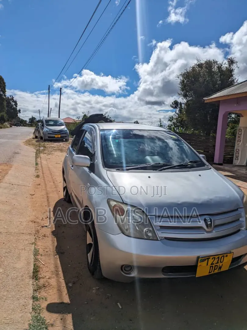 Toyota IST 2003 Silver