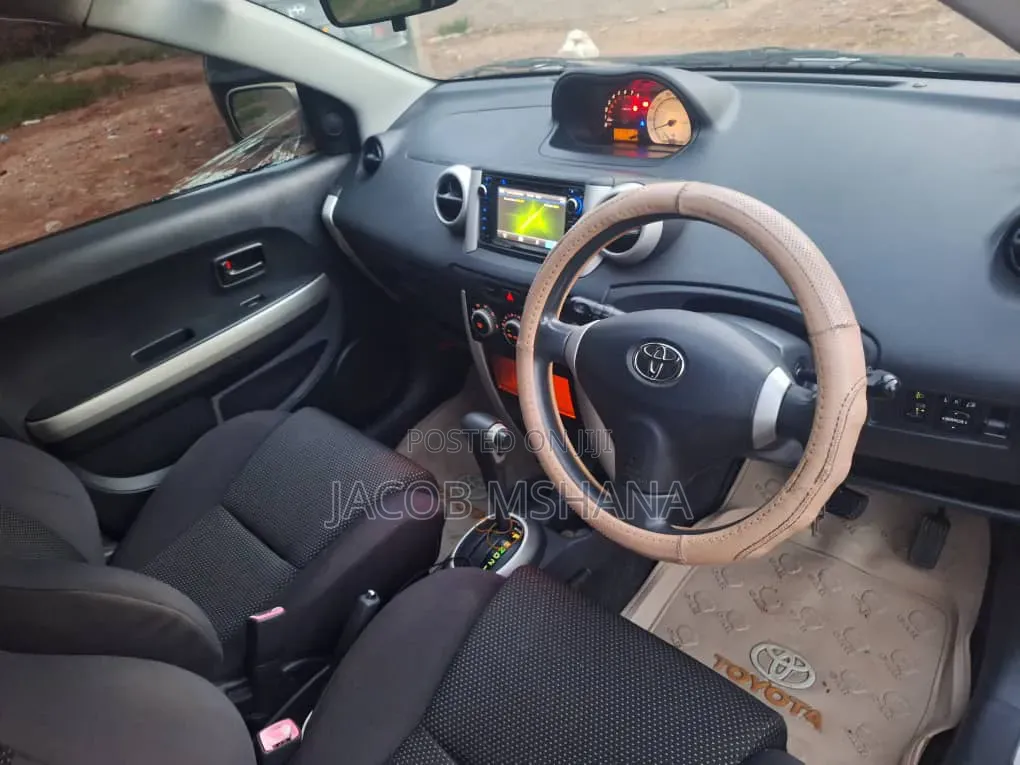 Toyota IST 2003 Silver