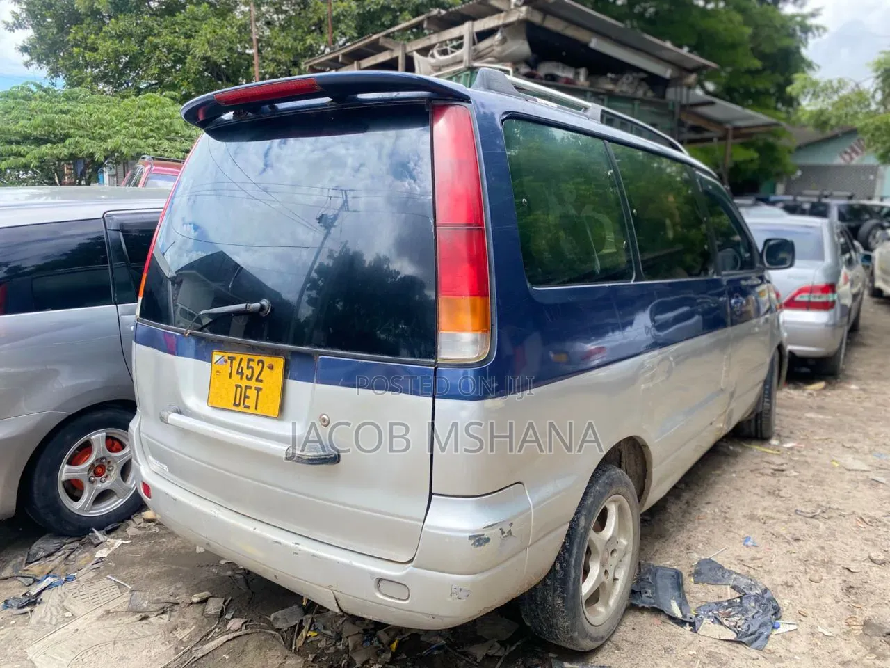 Toyota Noah 2001 Blue