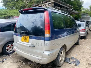 Toyota Noah 2001 Blue