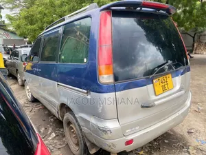 Toyota Noah 2001 Blue