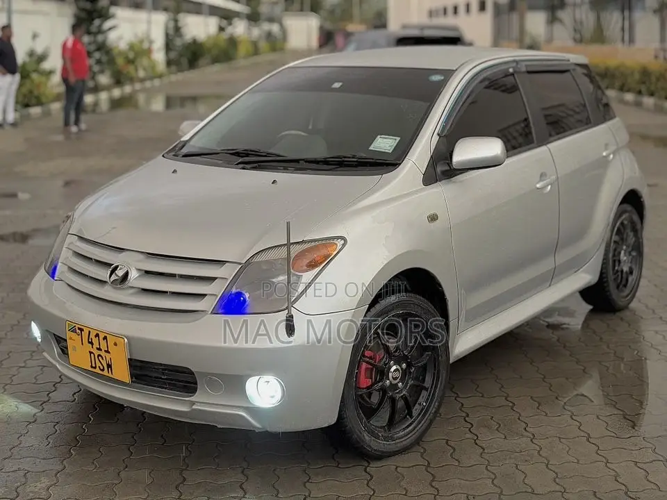 Toyota IST 2005 Silver