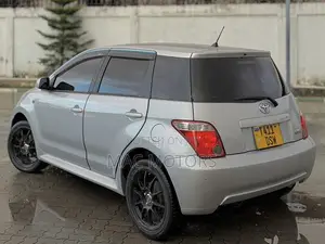 Toyota IST 2005 Silver