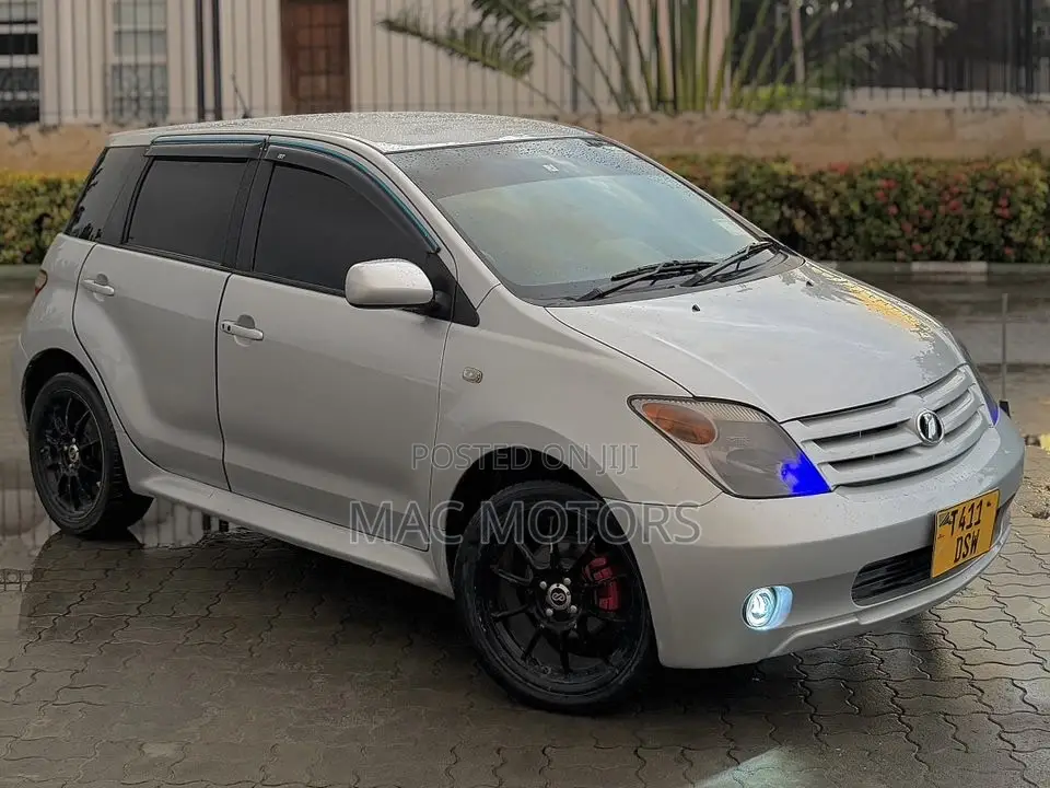 Toyota IST 2005 Silver