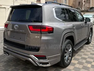 New Toyota Land Cruiser LC300 2025 Gray